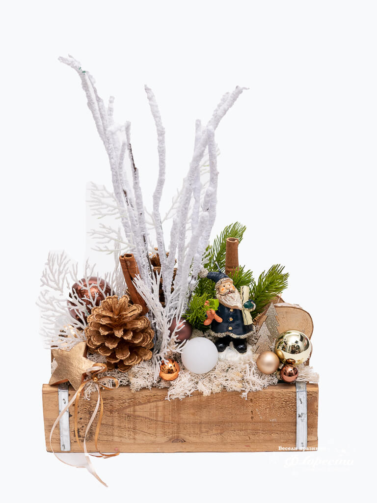 Флореста :: Празнична декорация с фигурка на дядо Коледа