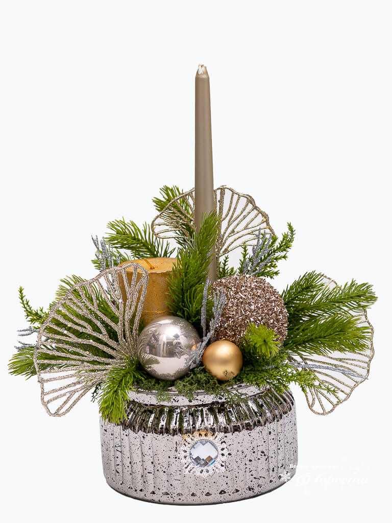 Флореста :: Коледна декорация със свещи и елхови топки