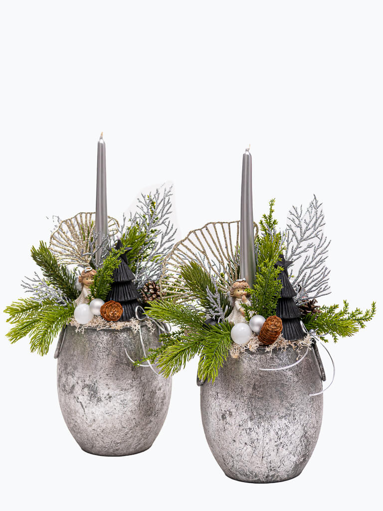 Floresta :: Christmas decoration with angel figurine and black candle tree