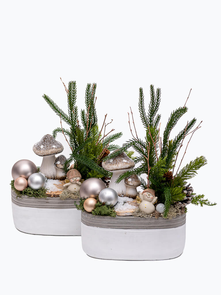 Floresta :: Christmas decoration with mushroom figurines and snowman